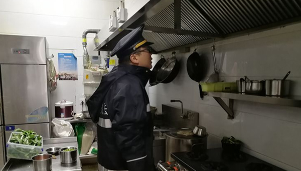 面對(duì)霧霾，我們?cè)撛趺崔k？